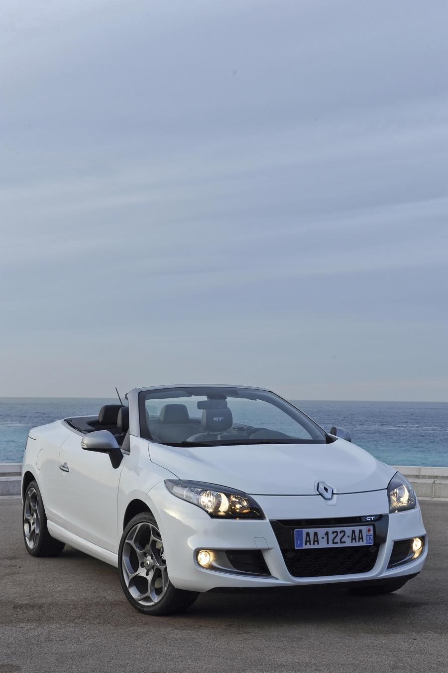  Renault Megane Coupe Cabriolet GT 2011 года  (фото 13 из 27)